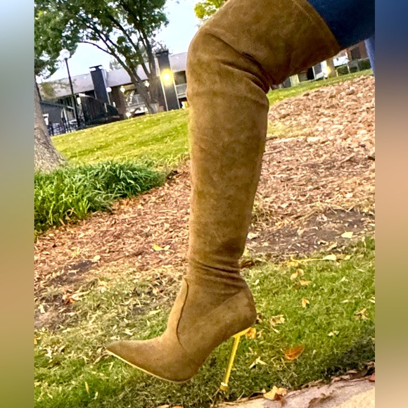 Cape Robbin Sheek thigh high green boots with golden heel S/6 - Picture 5 of 16